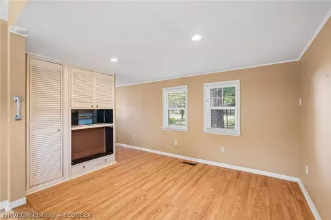 Living - 1601 Brazil Ave, Fort Smith, AR 72908 photo 5 of 7