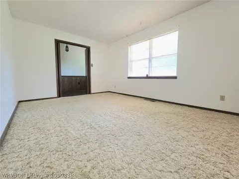 Living - 11916 Donahoe Bnd, Fort Smith, AR 72916 photo 3 of 9