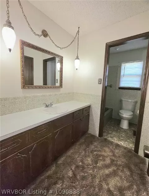 Bath - 11916 Donahoe Bnd, Fort Smith, AR 72916 photo 3 of 4