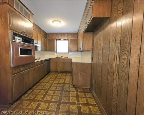 Kitchen - 11916 Donahoe Bnd, Fort Smith, AR 72916 photo 1 of 2