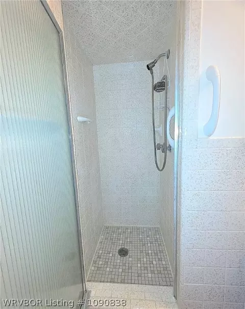 Bath - 11916 Donahoe Bnd, Fort Smith, AR 72916 photo 2 of 4
