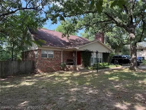 Exterior - 2423 Ionia St, Fort Smith, AR 72901 photo 2 of 5
