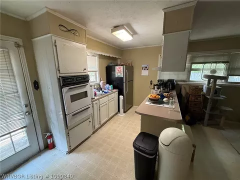 Kitchen - 2423 Ionia St, Fort Smith, AR 72901 photo 2 of 3