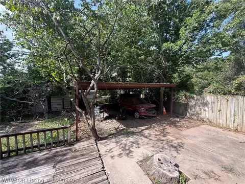 Exterior - 2423 Ionia St, Fort Smith, AR 72901 photo 4 of 5