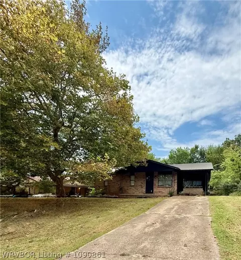 306 Grove Ave, Poteau, OK 74953