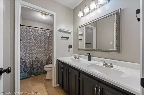 Bath - 3310 Glen Flora Way, Fort Smith, AR 72908 photo 1 of 2