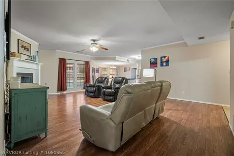 Living - 3310 Glen Flora Way, Fort Smith, AR 72908 photo 2 of 4