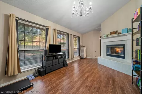 Living - 3310 Glen Flora Way, Fort Smith, AR 72908 photo 4 of 4