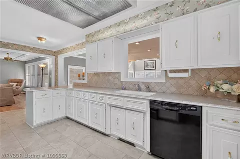 Kitchen - 5523 S 92nd St, Fort Smith, AR 72903 photo 4 of 5