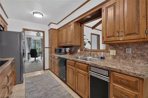 Kitchen - 4308 S 35th Dr, Fort Smith, AR 72903 photo 2 of 3