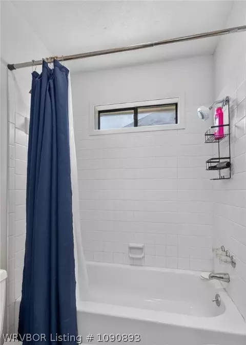Bath - 4308 S 35th Dr, Fort Smith, AR 72903 photo 2 of 3