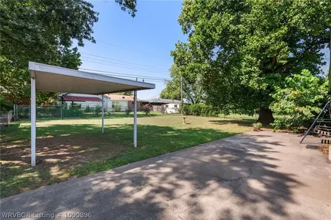 Exterior - 3708 S Carthage St, Fort Smith, AR 72903 photo 8 of 9