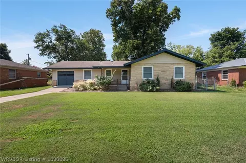 Exterior - 3708 S Carthage St, Fort Smith, AR 72903 photo 2 of 9