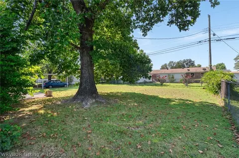 Exterior - 3708 S Carthage St, Fort Smith, AR 72903 photo 7 of 9