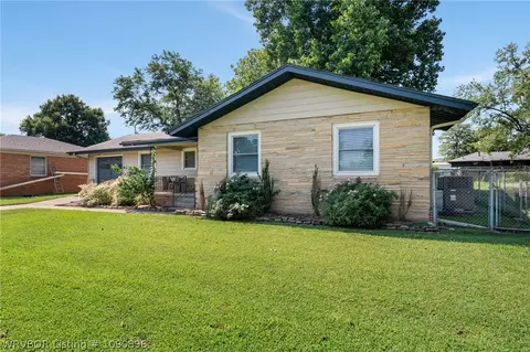 Exterior - 3708 S Carthage St, Fort Smith, AR 72903 photo 3 of 9