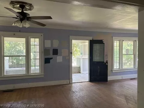 Living - 901 N 46th St, Fort Smith, AR 72903 photo 4 of 5