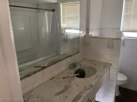 Bath - 4423 S 30th St, Fort Smith, AR 72901 photo 3 of 8