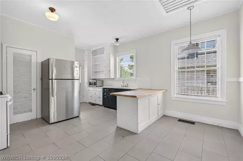 Kitchen - 1104 S 26th St, Fort Smith, AR 72901 photo 2 of 8