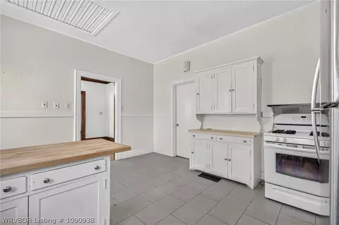 Kitchen - 1104 S 26th St, Fort Smith, AR 72901 photo 5 of 8