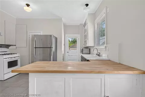 Kitchen - 1104 S 26th St, Fort Smith, AR 72901 photo 3 of 8