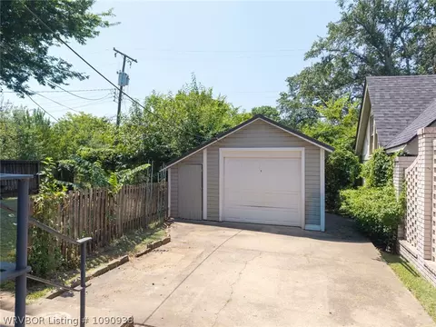 Exterior - 1104 S 26th St, Fort Smith, AR 72901 photo 10 of 12