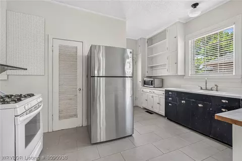 Kitchen - 1104 S 26th St, Fort Smith, AR 72901 photo 7 of 8
