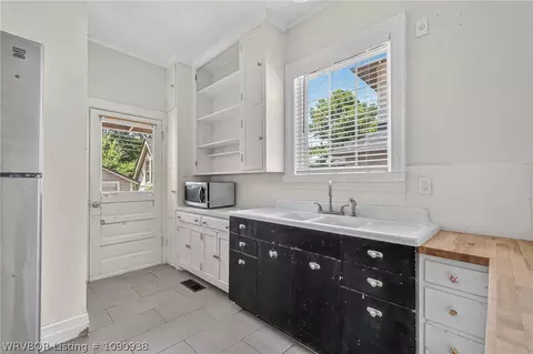 Kitchen - 1104 S 26th St, Fort Smith, AR 72901 photo 6 of 8