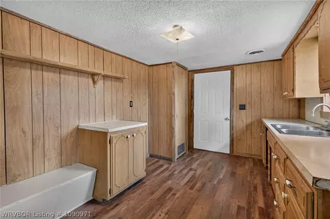 Entry Way - 409 W Arch St, Paris, AR 72855 photo 1 of 2