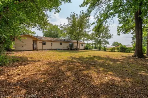 Exterior - 409 W Arch St, Paris, AR 72855 photo 6 of 9