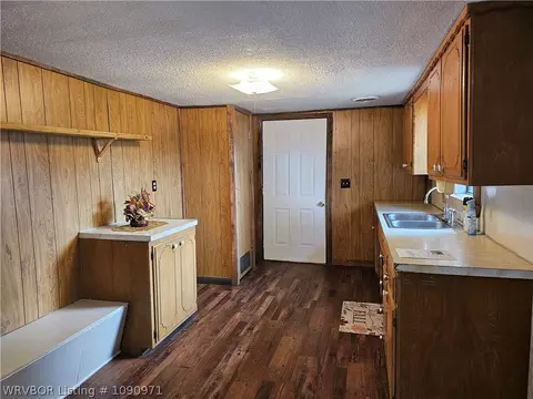 Entry Way - 409 W Arch St, Paris, AR 72855 photo 1 of 3