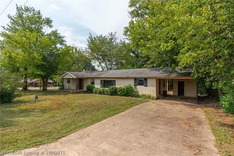 Exterior - 409 W Arch St, Paris, AR 72855 photo 3 of 9