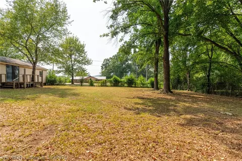 Exterior - 409 W Arch St, Paris, AR 72855 photo 5 of 9
