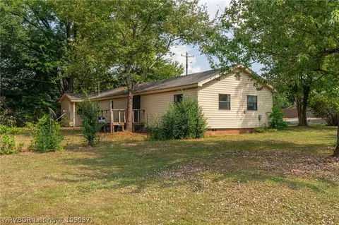 Exterior - 409 W Arch St, Paris, AR 72855 photo 2 of 9