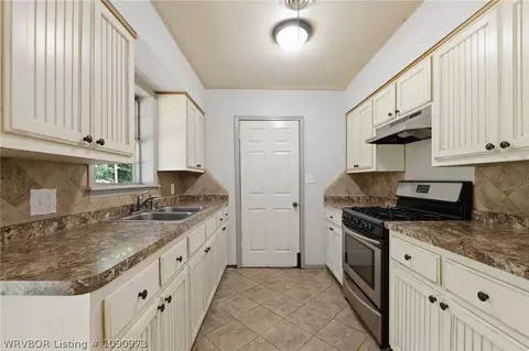 Entry Way - 3635 Willow St, Fort Smith, AR 72904 photo 2 of 3
