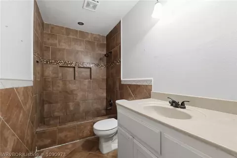 Bath - 3635 Willow St, Fort Smith, AR 72904 photo 2 of 3