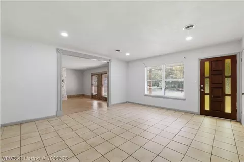Living - 3635 Willow St, Fort Smith, AR 72904 photo 4 of 5