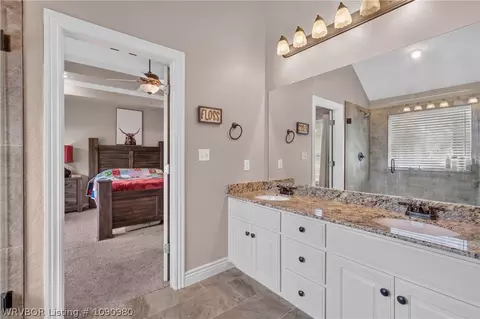Bath - 1520 Rockhurst Dr, Fort Smith, AR 72908 photo 4 of 5