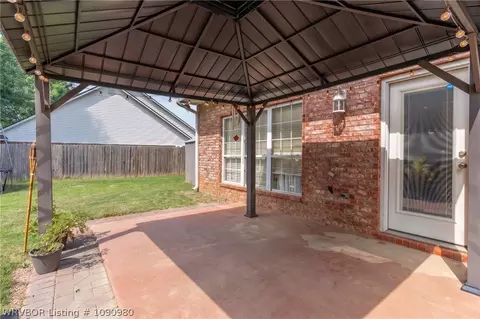 Exterior - 1520 Rockhurst Dr, Fort Smith, AR 72908 photo 6 of 10