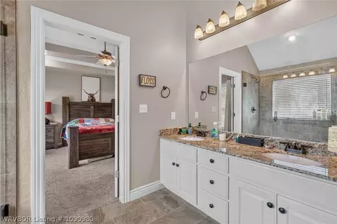 Bath - 1520 Rockhurst Dr, Fort Smith, AR 72908 photo 4 of 5