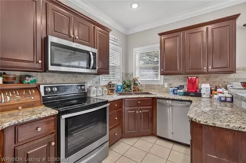 Kitchen - 1520 Rockhurst Dr, Fort Smith, AR 72908 photo 2 of 2