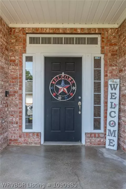Entry Way - 1520 Rockhurst Dr, Fort Smith, AR 72908 photo 1 of 7