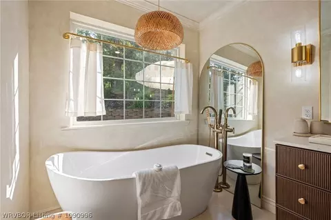 Bath - 8700 Moody Rd, Fort Smith, AR 72903 photo 4 of 7