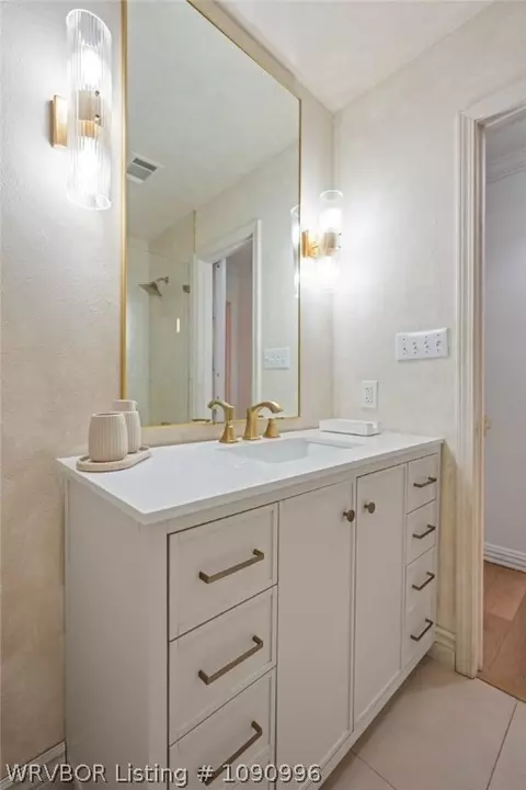 Bath - 8700 Moody Rd, Fort Smith, AR 72903 photo 6 of 7