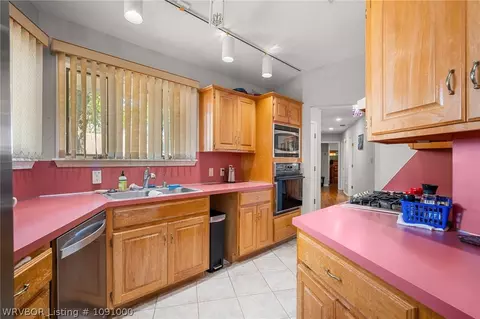 Kitchen - 2508 Crosshill Rd, Fort Smith, AR 72908 photo 2 of 2
