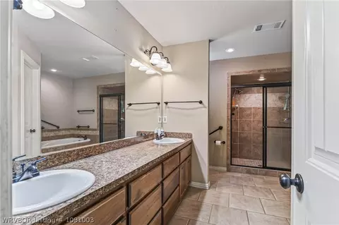 Bath - 1907 Denali Way, Barling, AR 72923 photo 1 of 3