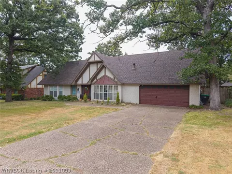 Exterior - 3508 Village Rd, Fort Smith, AR 72903 photo 4 of 13