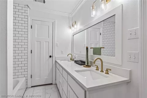 Bath - 3508 Village Rd, Fort Smith, AR 72903 photo 10 of 11