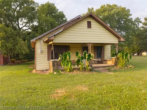 Exterior - 1610 E Main St, Lavaca, AR 72941 photo 2 of 14