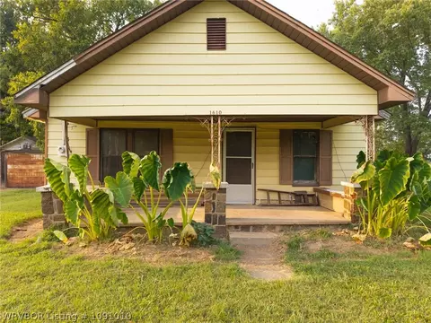 Exterior - 1610 E Main St, Lavaca, AR 72941 photo 3 of 14