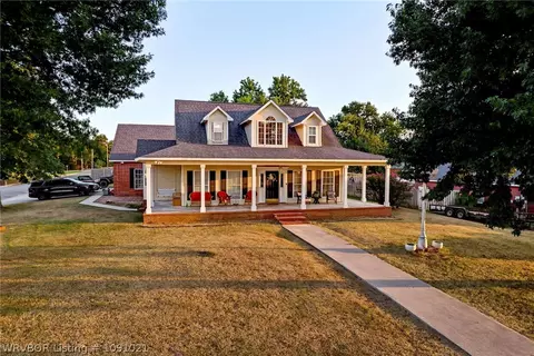 2718 E King Ave, Sallisaw, OK 74955